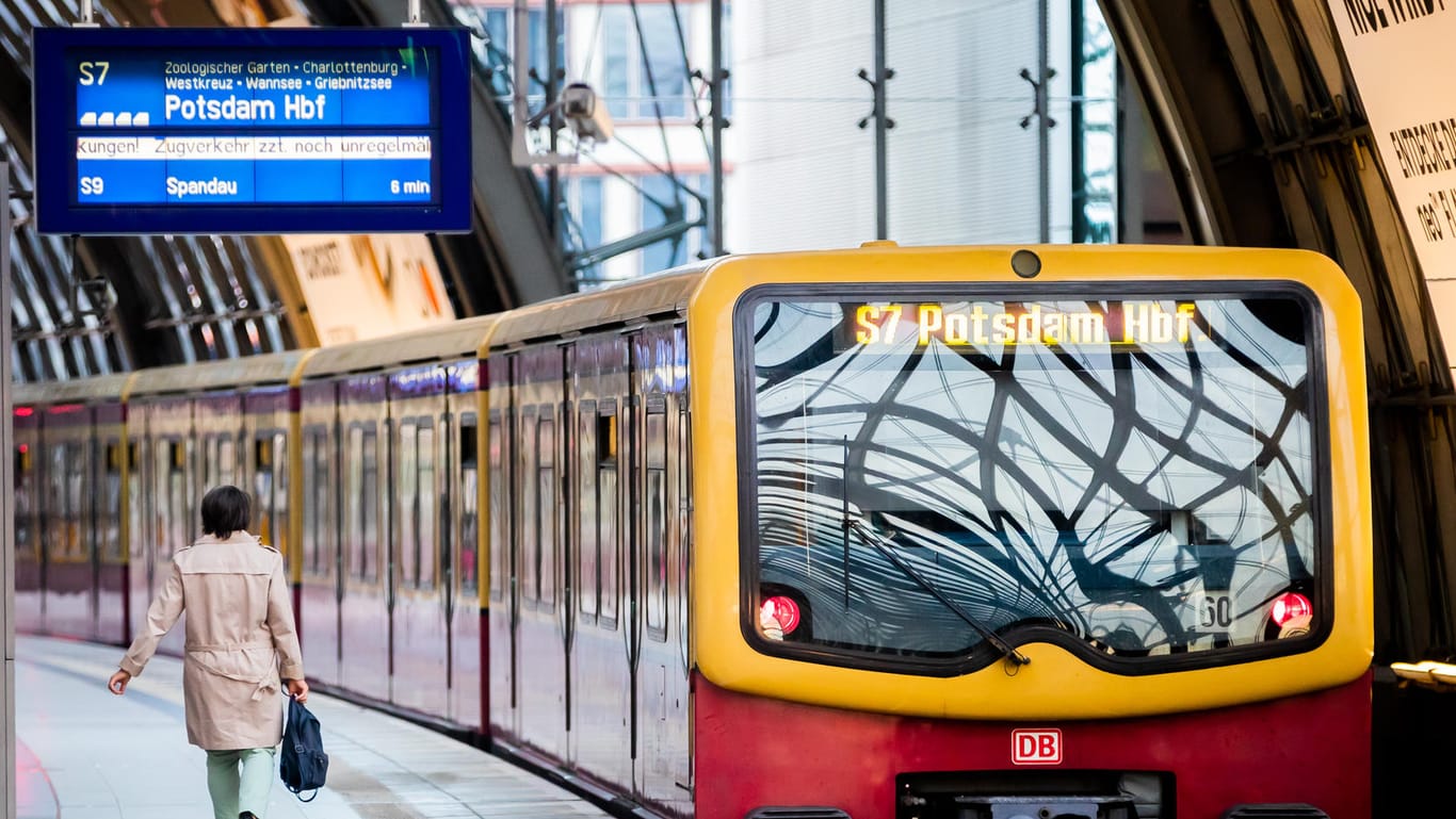 Eine S-Bahn am Berliner Hauptbahnhof: Der Lokführerstreik ist vorläufig beendet.
