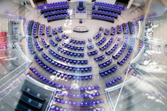 Der Plenarsaal des Bundestags: Die Zahl der Abgeordneten ist zuletzt stetig gewachsen.