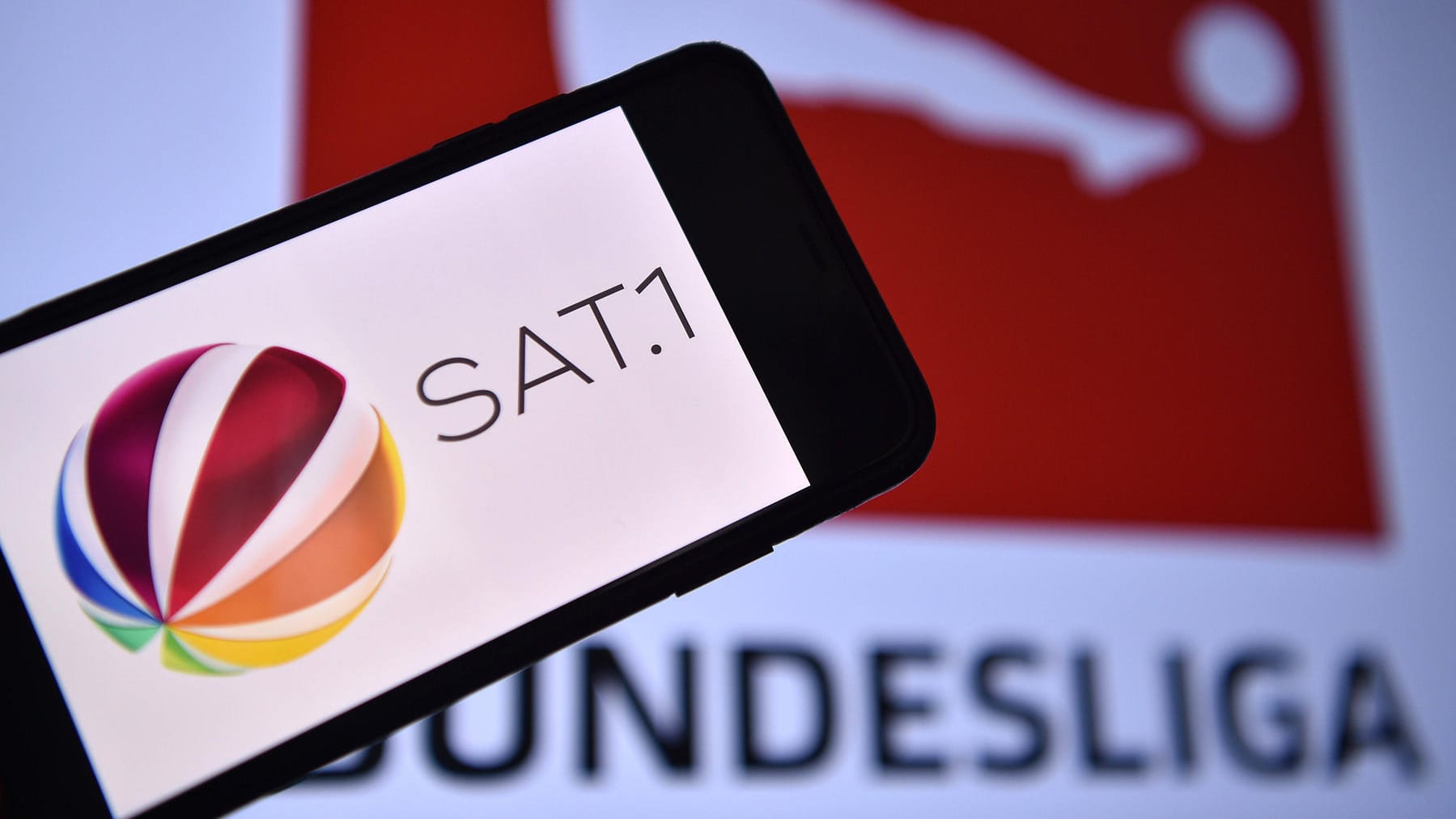 Bundesliga live bei Sat.1: Der Privatsender zeigt insgesamt neun Spiele live, darunter auch den Supercup sowie den Auftakt in die 2. Bundesliga (lief bereits Ende Juli). Bundesliga live bei Sat.1: Der Privatsender zeigt insgesamt neun Spiele live, darunter auch den Supercup sowie den Auftakt in die 2. Bundesliga (lief bereits Ende Juli).