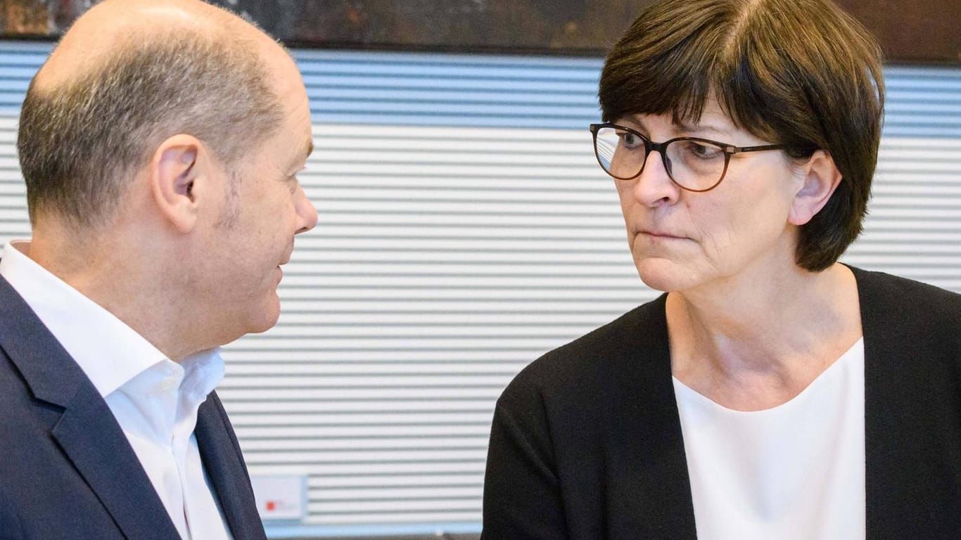 SPD-Kanzlerkandidat Olaf Scholz und SPD-Chefin Saskia Esken: "Es ist durchaus realistisch, dass die SPD die Wahl gewinnt".