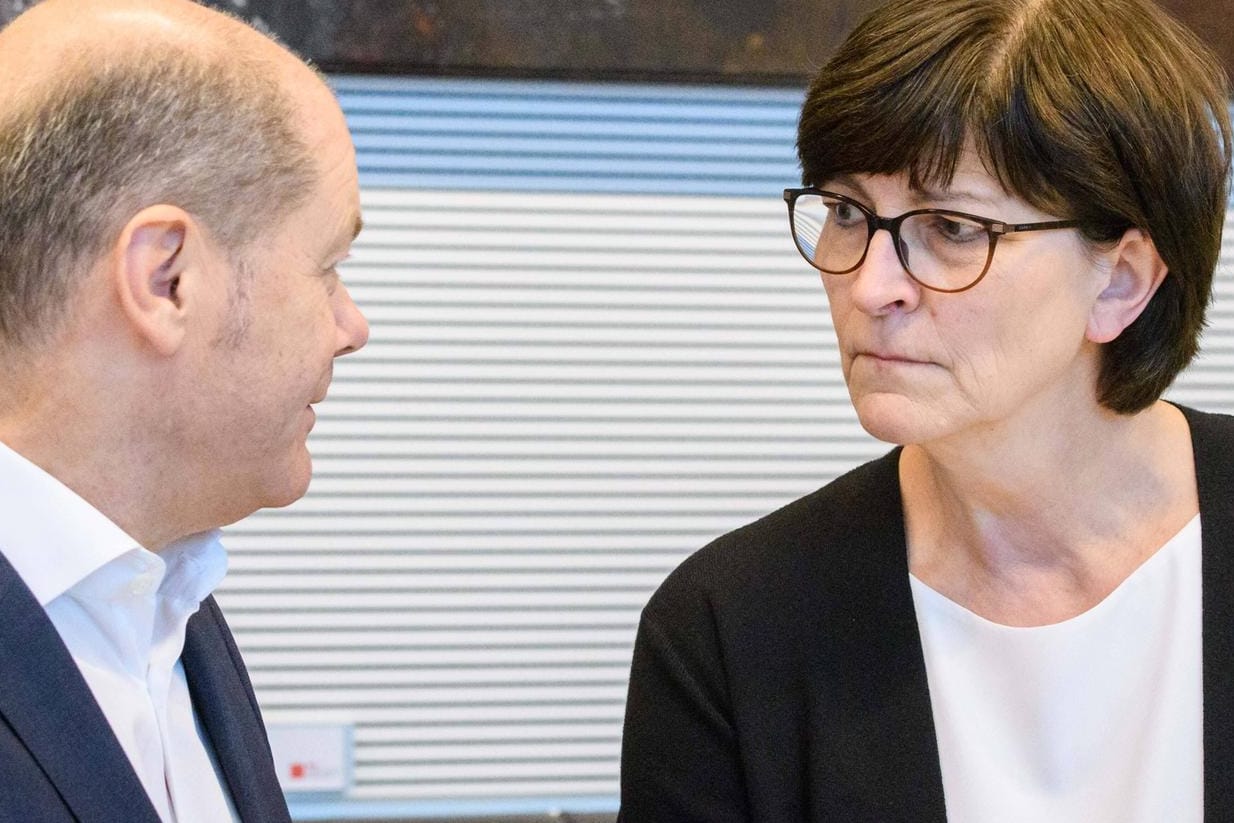 SPD-Kanzlerkandidat Olaf Scholz und SPD-Chefin Saskia Esken: "Es ist durchaus realistisch, dass die SPD die Wahl gewinnt".