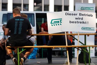 Streikende Lokführergewerkschaft: Die GDL brachte am Mittwoch und Donnerstag den Personalverkehr in großen Teilen zum Erliegen. Nun müsse die Bahn schnell ein neues Angebot vorlegen oder es drohen weitere Streiks.