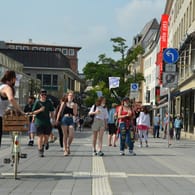Volle Innenstadt in Kiel: Laut RKI liegt die Inzidenz deutlich über 100.