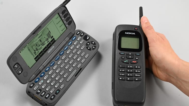 Der "Nokia 9000 Communicator" kam am 15. August 1996 in den Handel. Vor 25 Jahren war er mit Fax-Funktion, Kalender und Taschenrechner ausgestattet. Heute nutzen viele Bürger Smartphones, die noch viel mehr können. Manche Apps ersetzen sogar Alltagsgegenstände. Eine Auswahl: