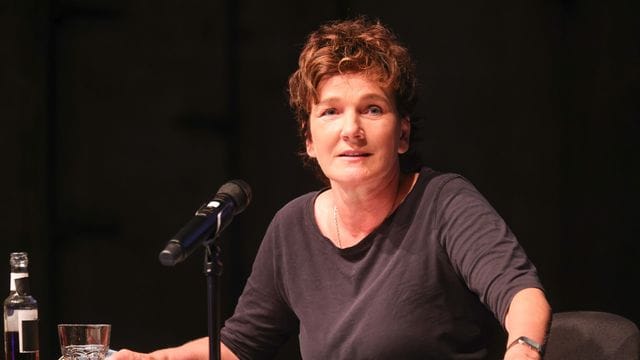 Schauspielhaus-Intendantin stellte den Spielplan für die Saison 2021-22 vor. Schauspielhaus-Intendantin stellte den Spielplan für die Saison 2021-22 vor.