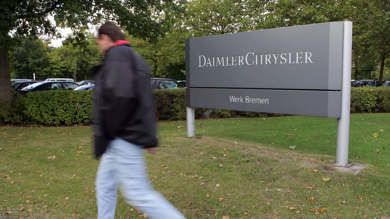 Daimler Werk in Bremen (Symbolbild): Durch den Chipmangel bekommen viele Autobauer Probleme, so auch Daimler.