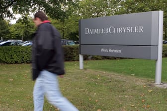 Daimler Werk in Bremen (Symbolbild): Durch den Chipmangel bekommen viele Autobauer Probleme, so auch Daimler.