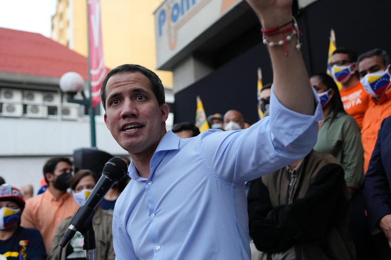 Juan Guaido, Oppositionsführer von Venezuela, spricht bei einer Veranstaltung (Archivbild). Er soll zu Gesprächen mit der Regierung bereit sein.