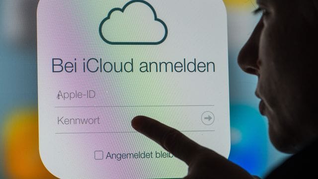 Nachdem Apples angekündigtes System zum Aufspüren kinderpornografischer Fotos Überwachungsängste geweckt hat, bessert der iPhone-Konzern nach. Nachdem Apples angekündigtes System zum Aufspüren kinderpornografischer Fotos Überwachungsängste geweckt hat, bessert der iPhone-Konzern nach.
