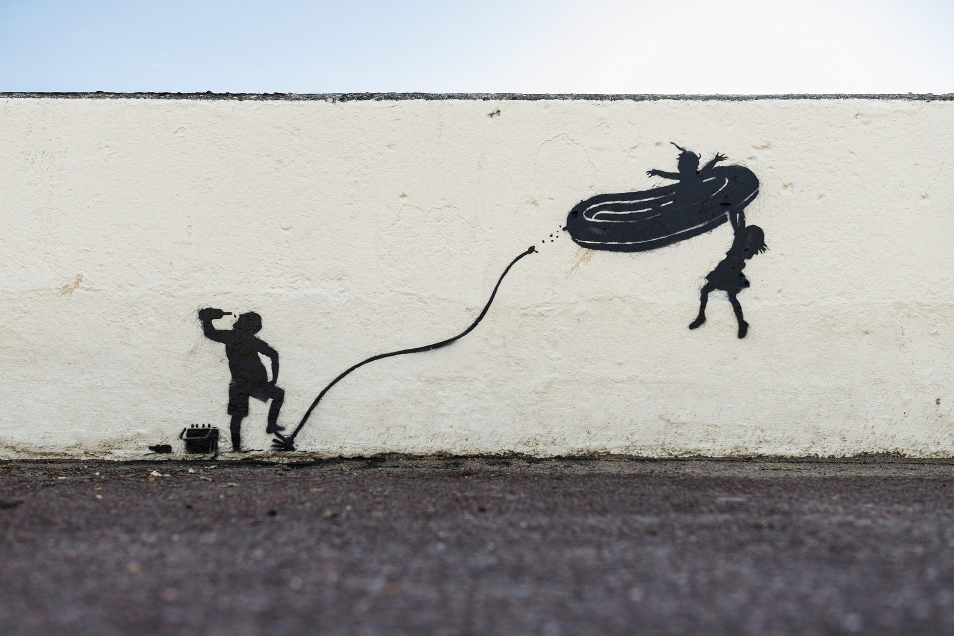 Ein neues Banksy-Werk an einer Promenadenmauer in Gorleston.