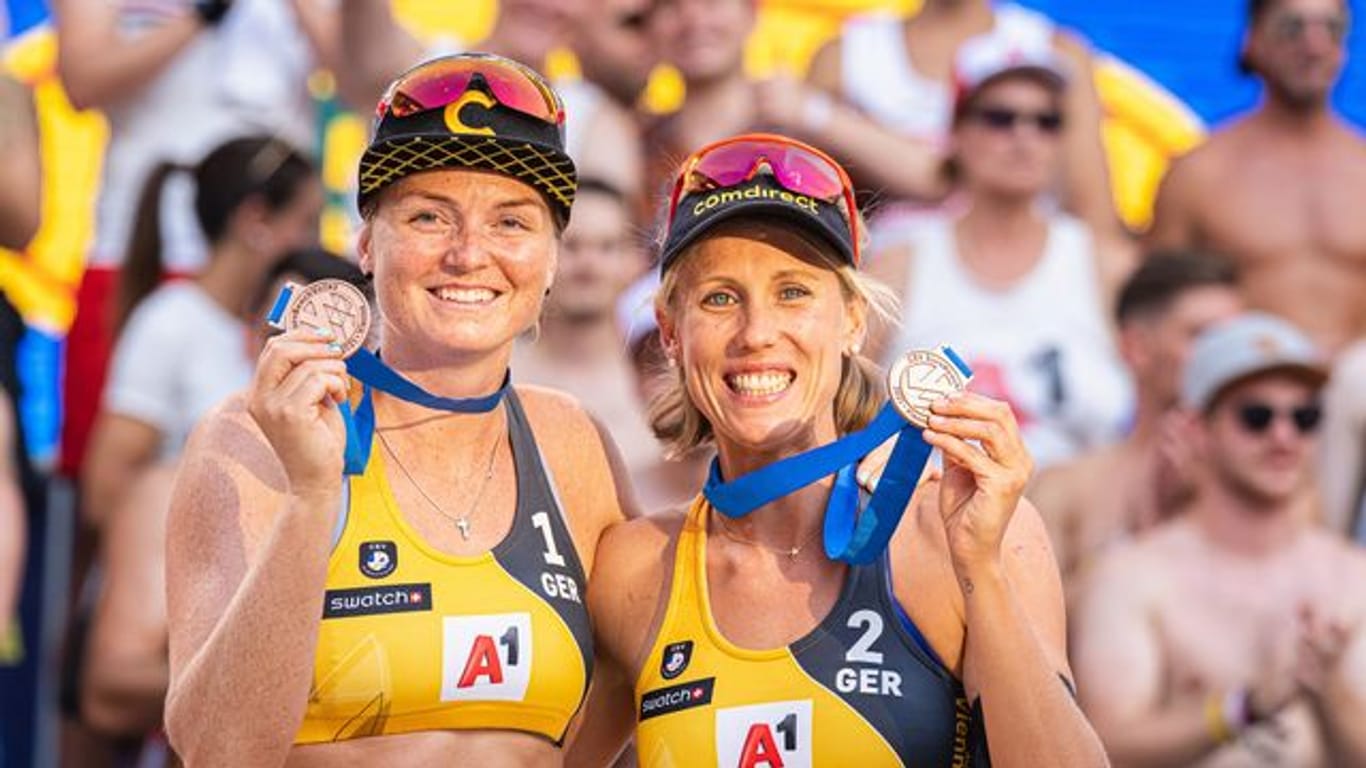 Karla Borger (r) und Julia Sude gewannen die Bronzemedaille.