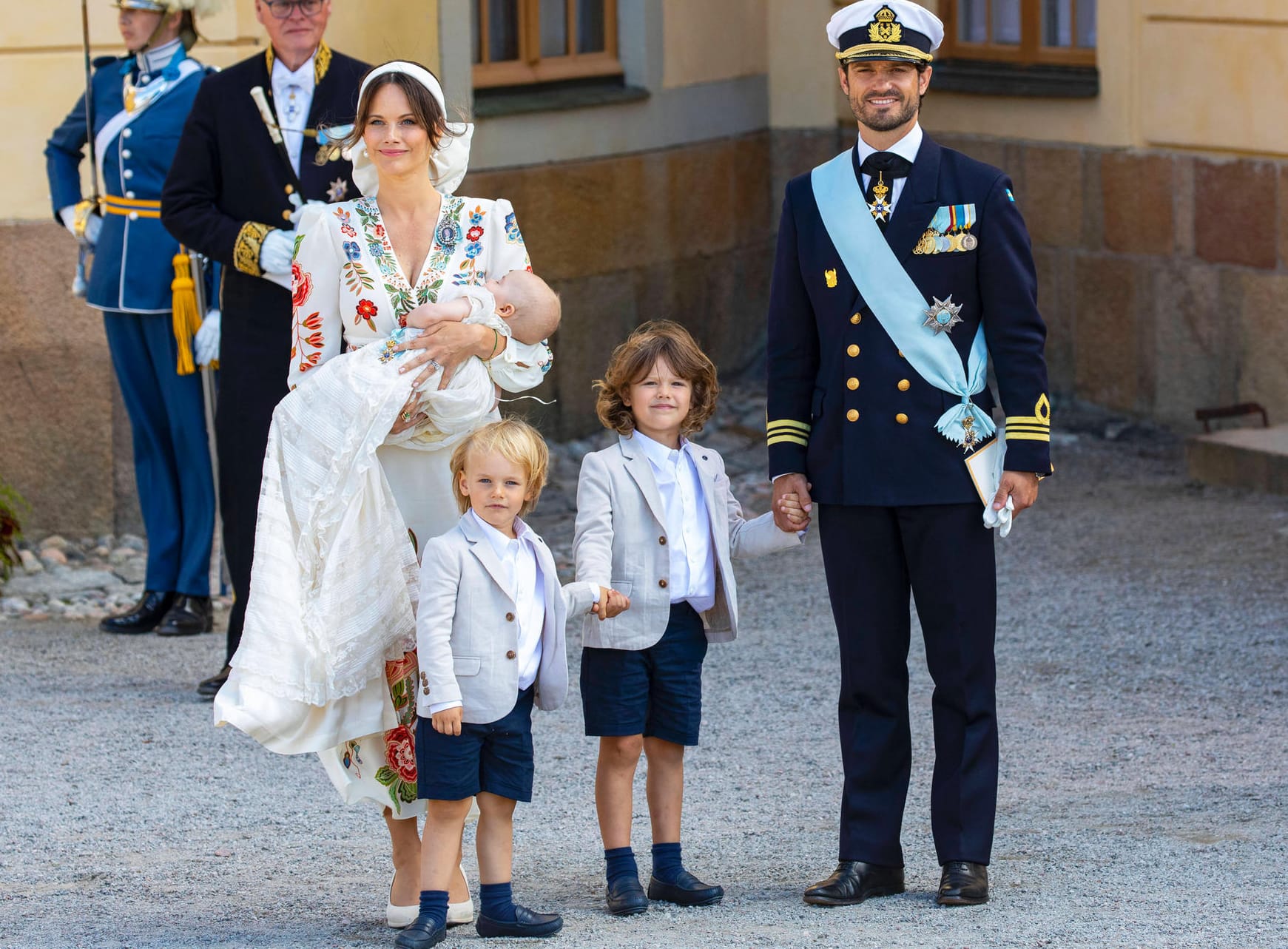 Prinzessin Sofia und Prinz Carl Philip: Nach der Taufe ihres Jüngsten posieren sie mit den drei Söhnen Julian, Gabriel und Alexander.