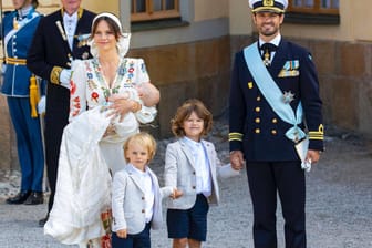 Prinzessin Sofia und Prinz Carl Philip: Nach der Taufe ihres Jüngsten posieren sie mit den drei Söhnen Julian, Gabriel und Alexander.