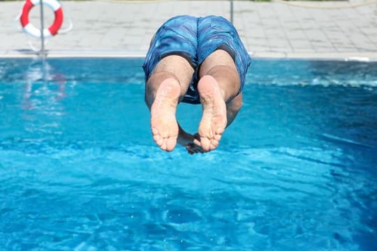 Abkühlung im Freibad