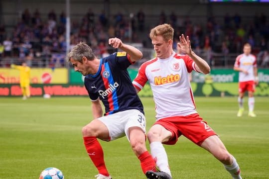 Fin Bartels (l) und Scott Kennedy in Aktion