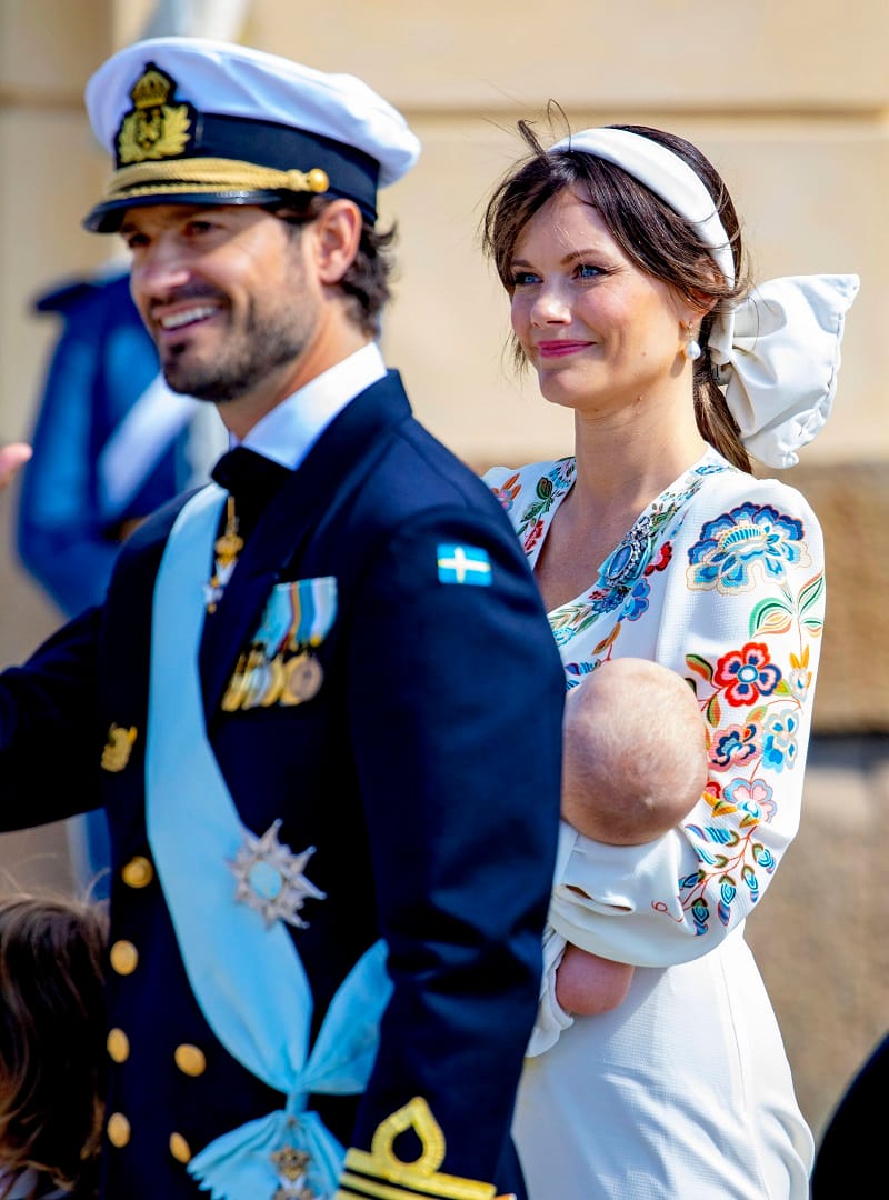 Prinz Carl Gustaf und Prinzessin Sofia: Das Paar zeigte sich nach der Kirche mit seinem Sohn.