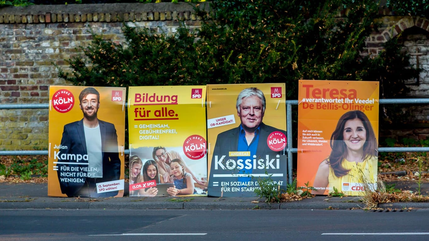 Wahlplakat hängen an einer Straße in Köln (Archivbild): Wahlhelfer der SPD-Kandidatin Abdel sollen bei der Arbeit angegriffen worden sein.