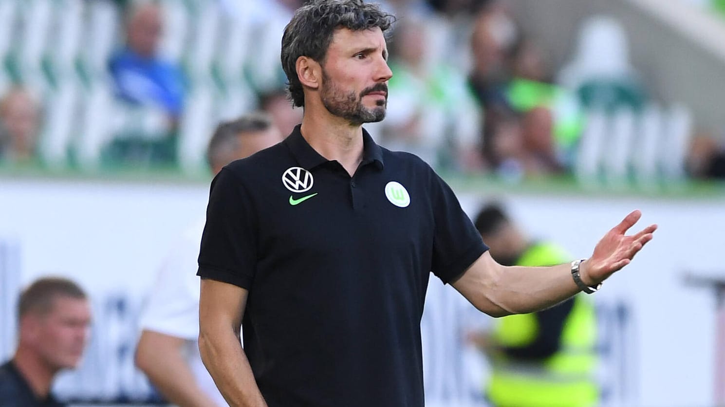 Mark van Bommel: Der niederländische Trainer durfte sich zum Auftakt über drei Punkte freuen.