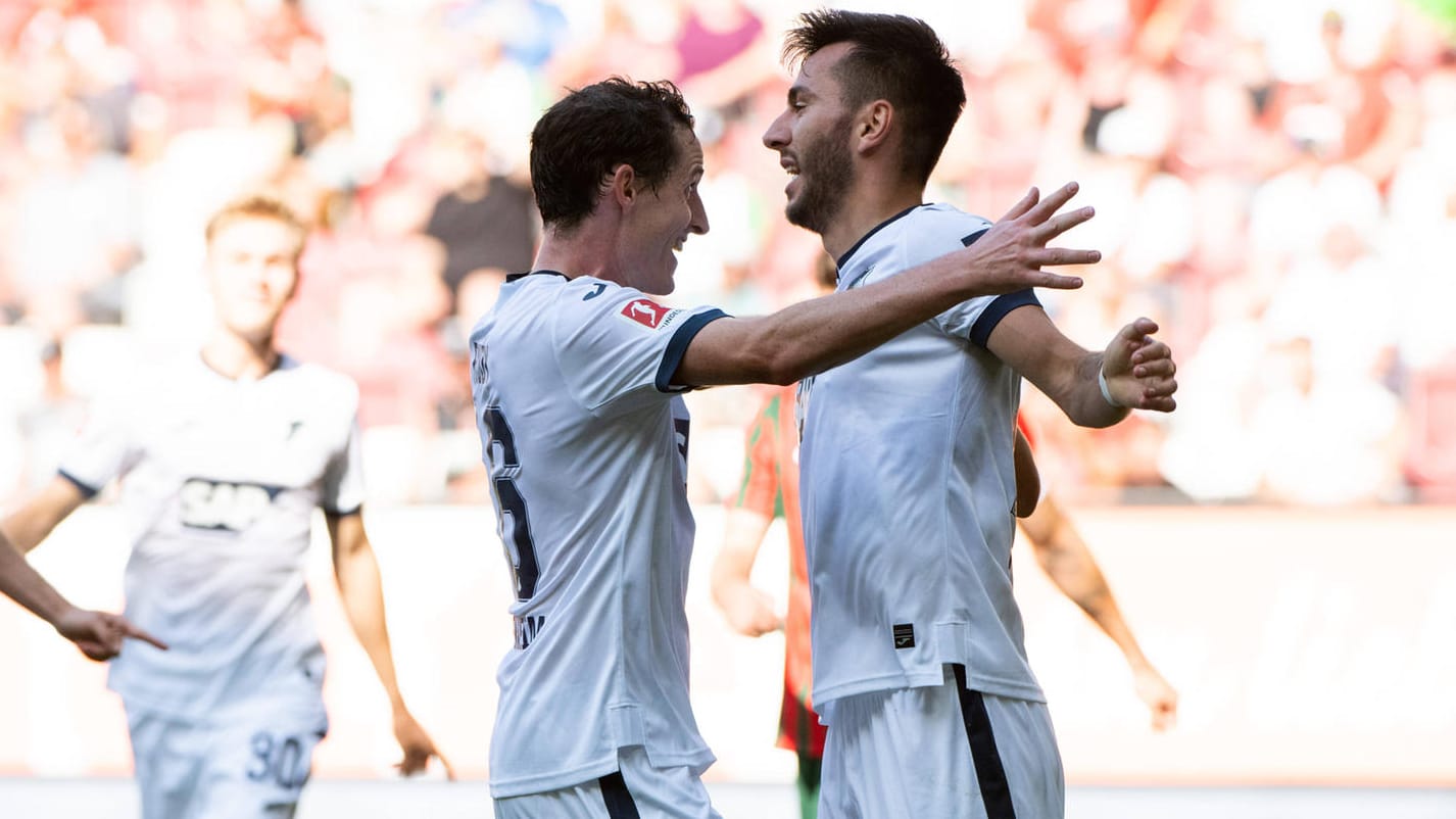 Sebastian Rudy (l.) gratuliert Sargis Adamyan: Der Armenier schoss das 2:0 für die TSG.