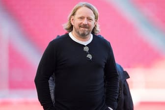 "Wir freuen uns sehr, dass wir Enzo langfristig an den VfB binden konnten", sagt Stuttgarts Sportdirektor Sven Mislintat.