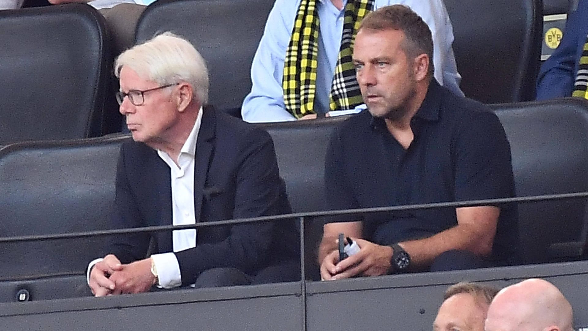 Hansi Flick (r.) am Samstagabend neben BVB-Präsident Reinhard Rauball.