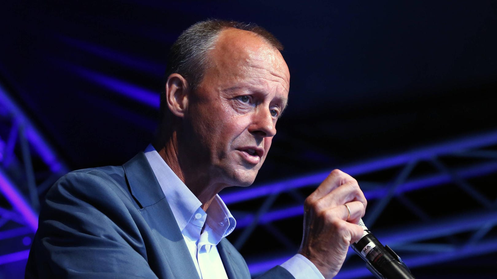 Friedrich Merz spricht bei einer Wahlkampfveranstaltung (Archivbild). Der CDU-Politiker verspricht, die Steuern bei einem Wahlsieg nicht erhöhen zu wollen. Friedrich Merz spricht bei einer Wahlkampfveranstaltung (Archivbild). Der CDU-Politiker verspricht, die Steuern bei einem Wahlsieg nicht erhöhen zu wollen.