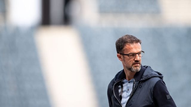 Fredi Bobic erhofft sich in naher Zukunft mehr Fans in den Stadien. Fredi Bobic erhofft sich in naher Zukunft mehr Fans in den Stadien.