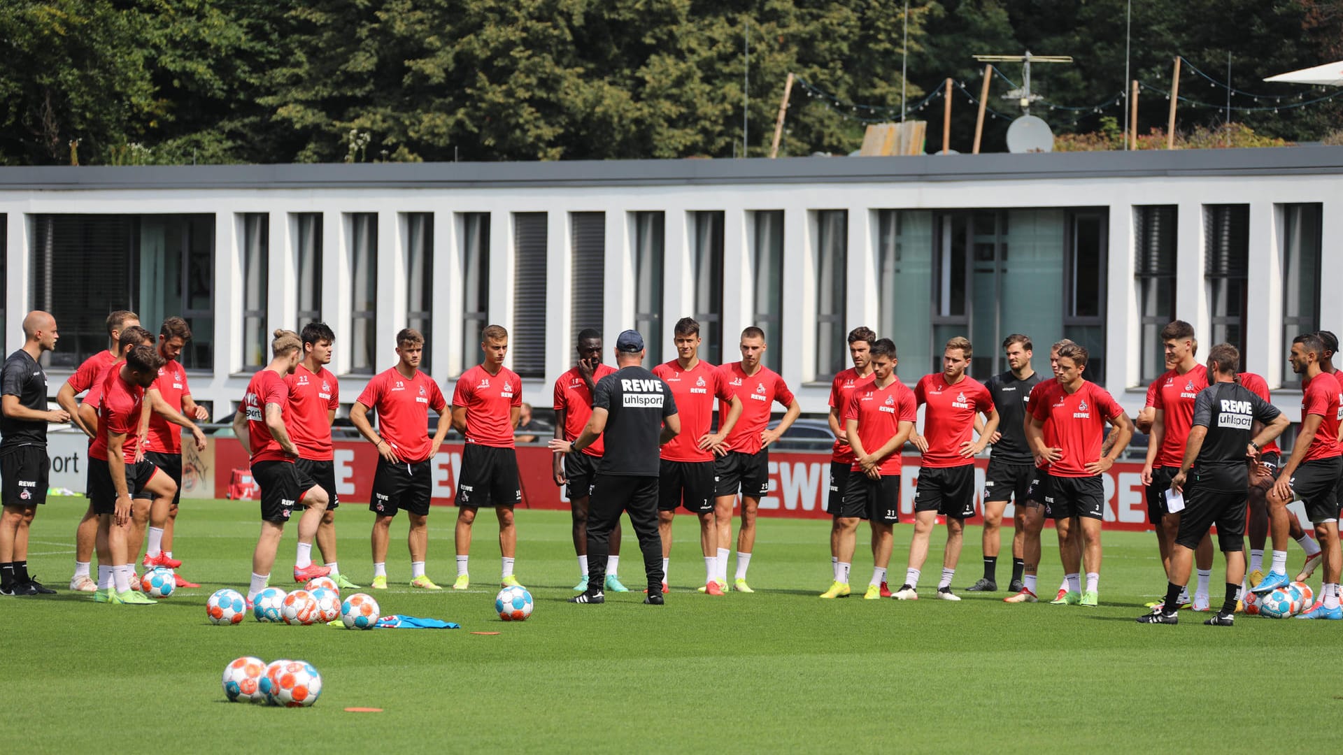 Der 1. FC Köln beim Training am Freitag: Baumgart will sich mit seiner Mannschaft gegen Hertha BSC behaupten können.