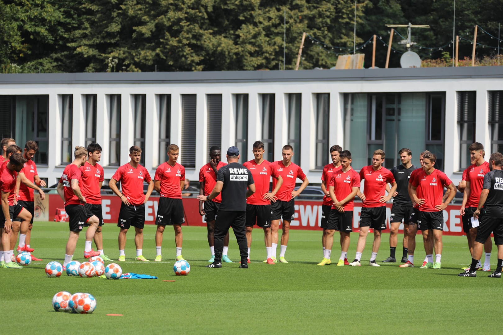 Der 1. FC Köln beim Training am Freitag: Baumgart will sich mit seiner Mannschaft gegen Hertha BSC behaupten können.