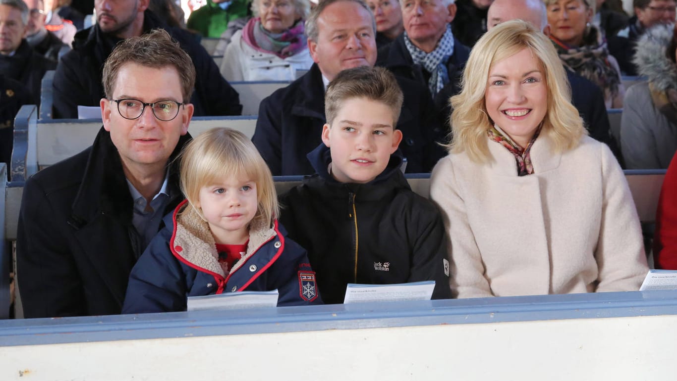 Manuela Schwesig im Oktober 2019 mit ihrem Mann Stefan sowie den beiden Kindern Julia und Julian.