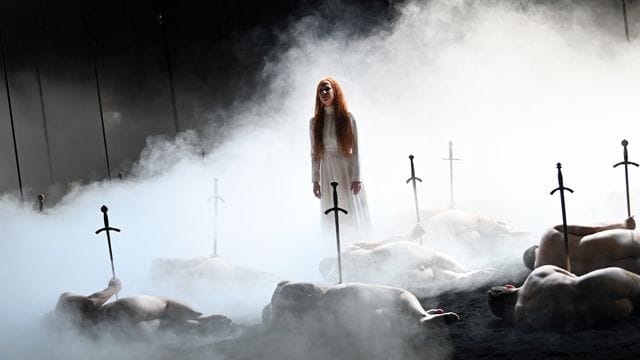 Birgit Minichmayr (Maria Stuart, Königin von Schottland) spielt während der Fotoprobe zum Schauspiel "Maria Stuart". Birgit Minichmayr (Maria Stuart, Königin von Schottland) spielt während der Fotoprobe zum Schauspiel "Maria Stuart".