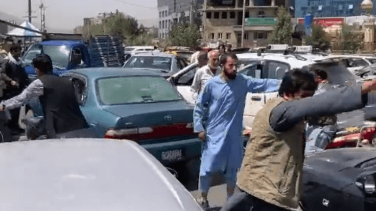 Kabul: Die Straßen der Stadt sind verstopft, die Menschen versuchen zu fliehen.