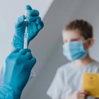 Impfung für Kinder: Die Kinderärzte fordern neue Maßgaben von der StiKo.