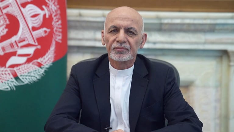 Afghanistans Präsident Ashraf Ghani soll das Land nach dem Taliban-Einmarsch in Kabul verlassen haben.