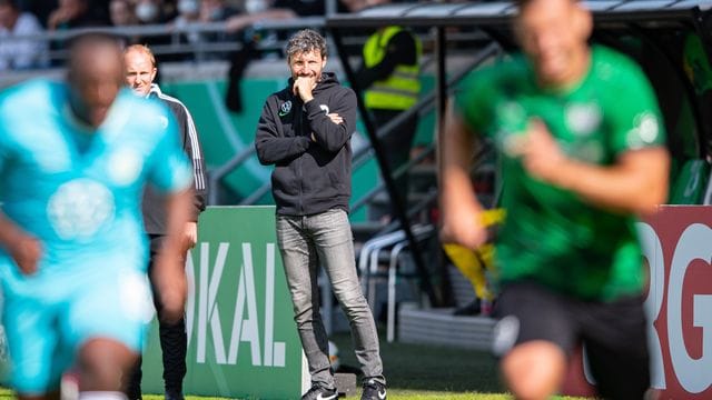Wird der VfL Wolfsburg wegen des Wechselfehlers von Trainer Mark van Bommel im Pokal bestraft?. Wird der VfL Wolfsburg wegen des Wechselfehlers von Trainer Mark van Bommel im Pokal bestraft?.