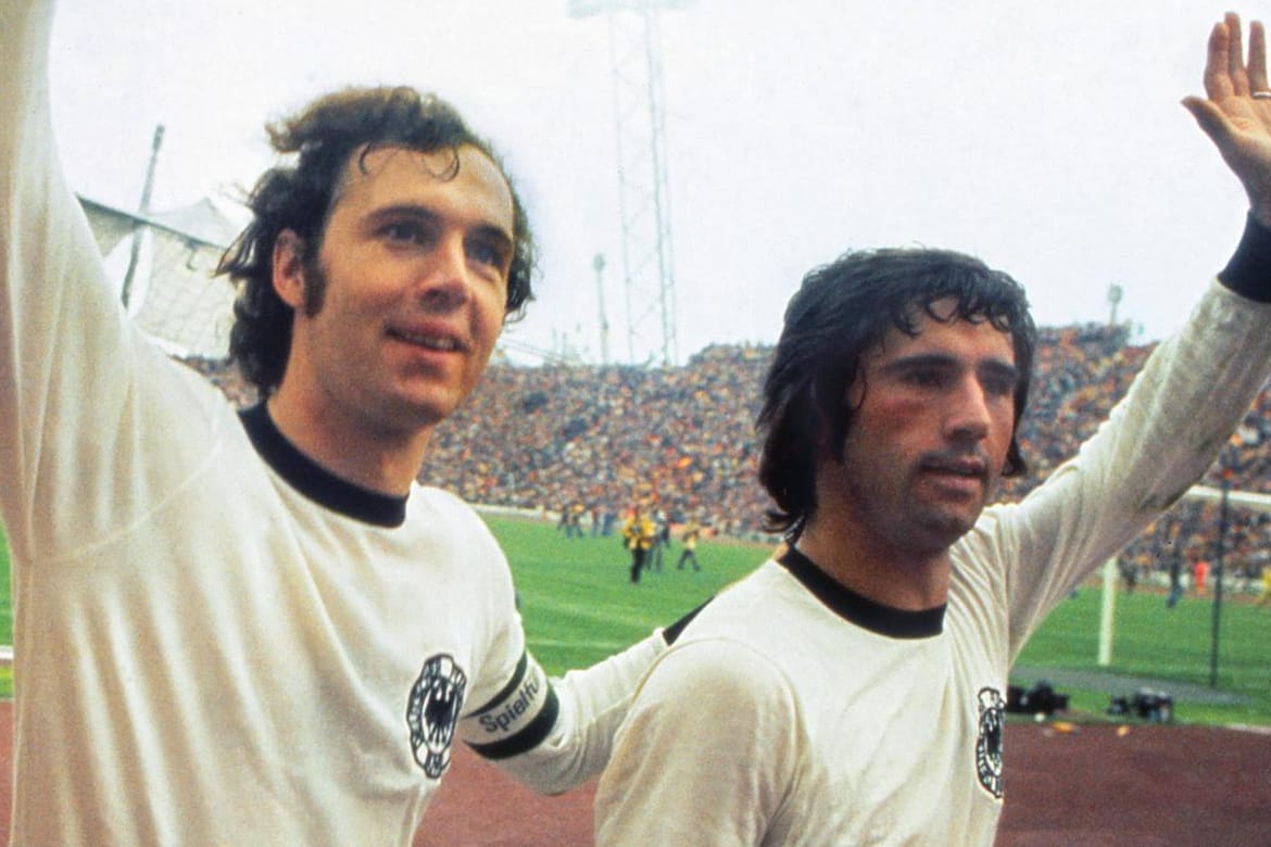 Franz Beckenbauer und Gerd Müller nach dem gewonnenen WM-Finale 1974 in München (v.l.).