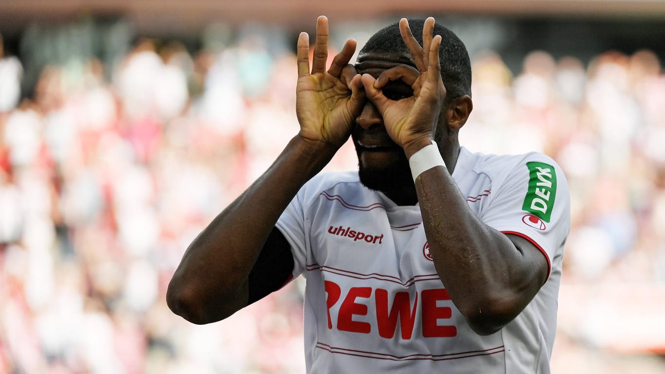 Anthony Modeste setzt sich nach seinem Treffer – wie immer – die imaginäre Brille auf: Seinen Tor-Jubel hat der Franzose nicht verlernt.