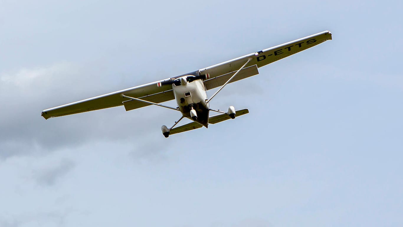 Cessna im Anflug (Archivbild): Im baden-württembergischen Ludwigsburg musste ein solches Kleinflugzeug notlanden.
