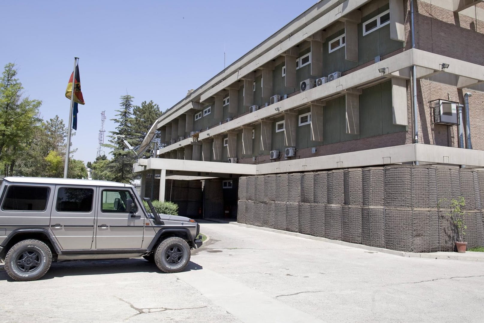 Die deutsche Botschaft in Kabul (Archivfoto): Laut einem Bericht hat die deutsche Botschaft bereits seit längerer Zeit vor der Gefahrenlage für ihre Mitarbeiter gewarnt.