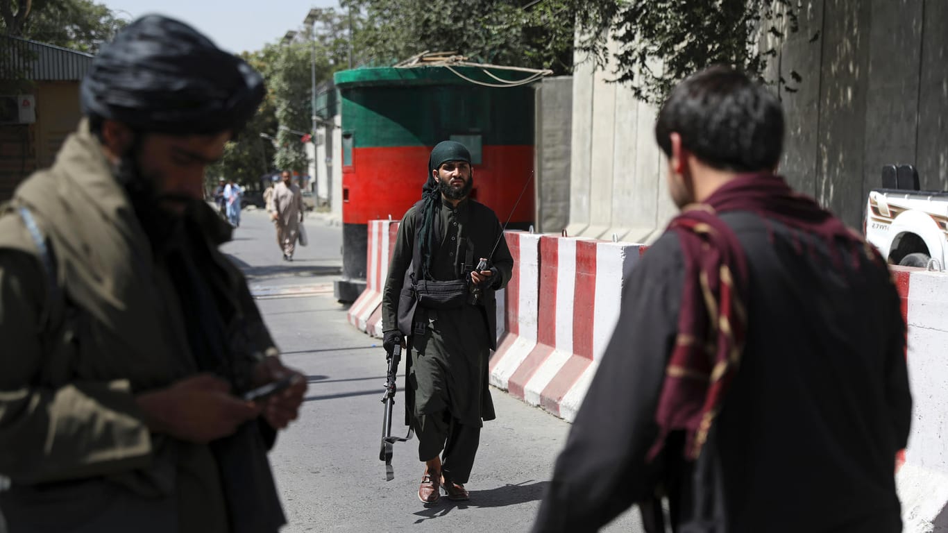 Taliban-Kämpfer in Kabul: Am Sonntag haben die islamistischen Terroristen die afghanische Hauptstadt eingenommen.
