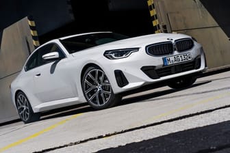 Es geht auch noch konventionell: BMW stellt auf der IAA das neue 2er Coupé mit Heckantrieb vor.