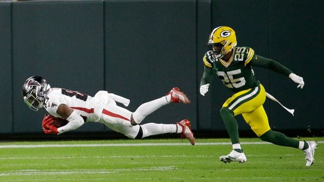 Das Team der Atlanta Falcons um Wide Receiver Russell Gage (l) ist vollständig geimpft. Das Team der Atlanta Falcons um Wide Receiver Russell Gage (l) ist vollständig geimpft.