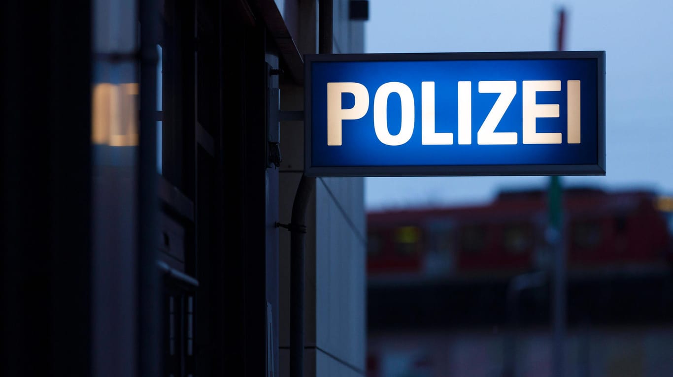 Polizeiwache: In einem Dienstgebäude der Polizei in Oberhausen ist ein Beamter tot aufgefunden worden.