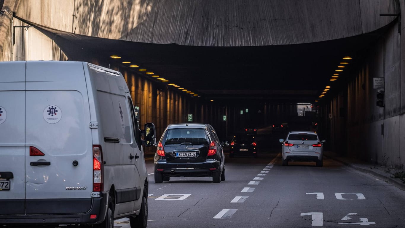 Der Schwanenplatztunnel nach Cannstatt-Stuttgart (Symbolbild): Hier hat eine Autofahrerin mehrere Unfälle verursacht.