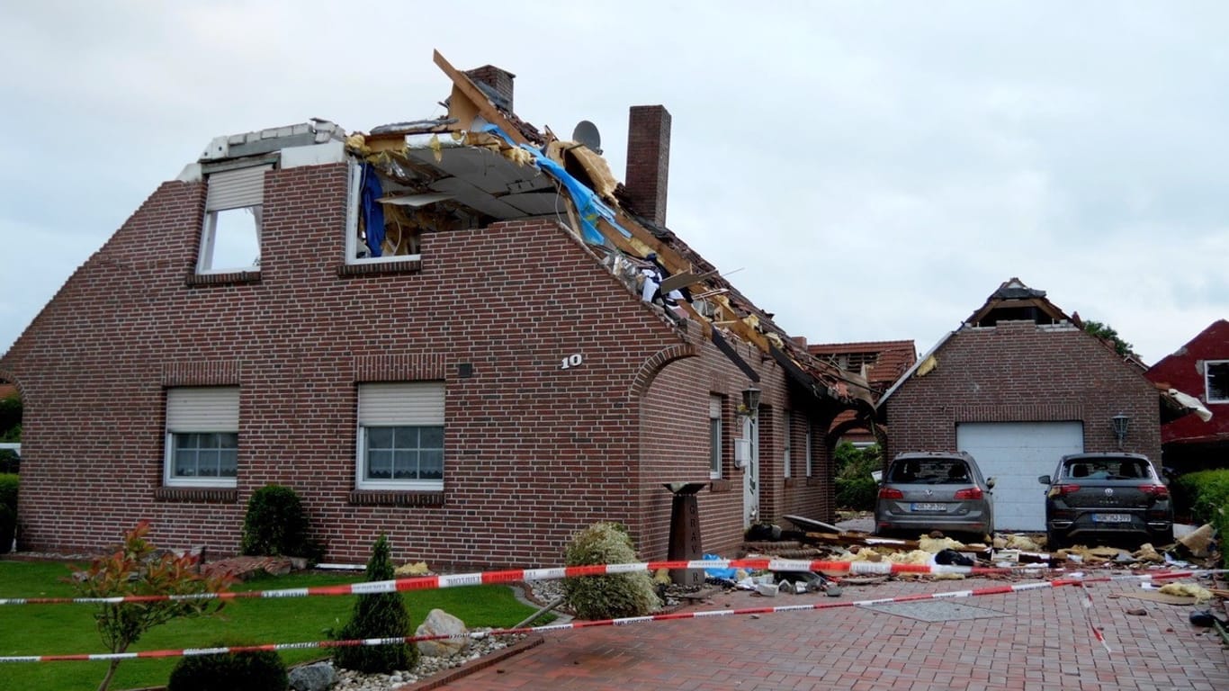 Das Haus der Familie am Dienstag: Großheide wurde von einem Sturm schwer beschädigt.