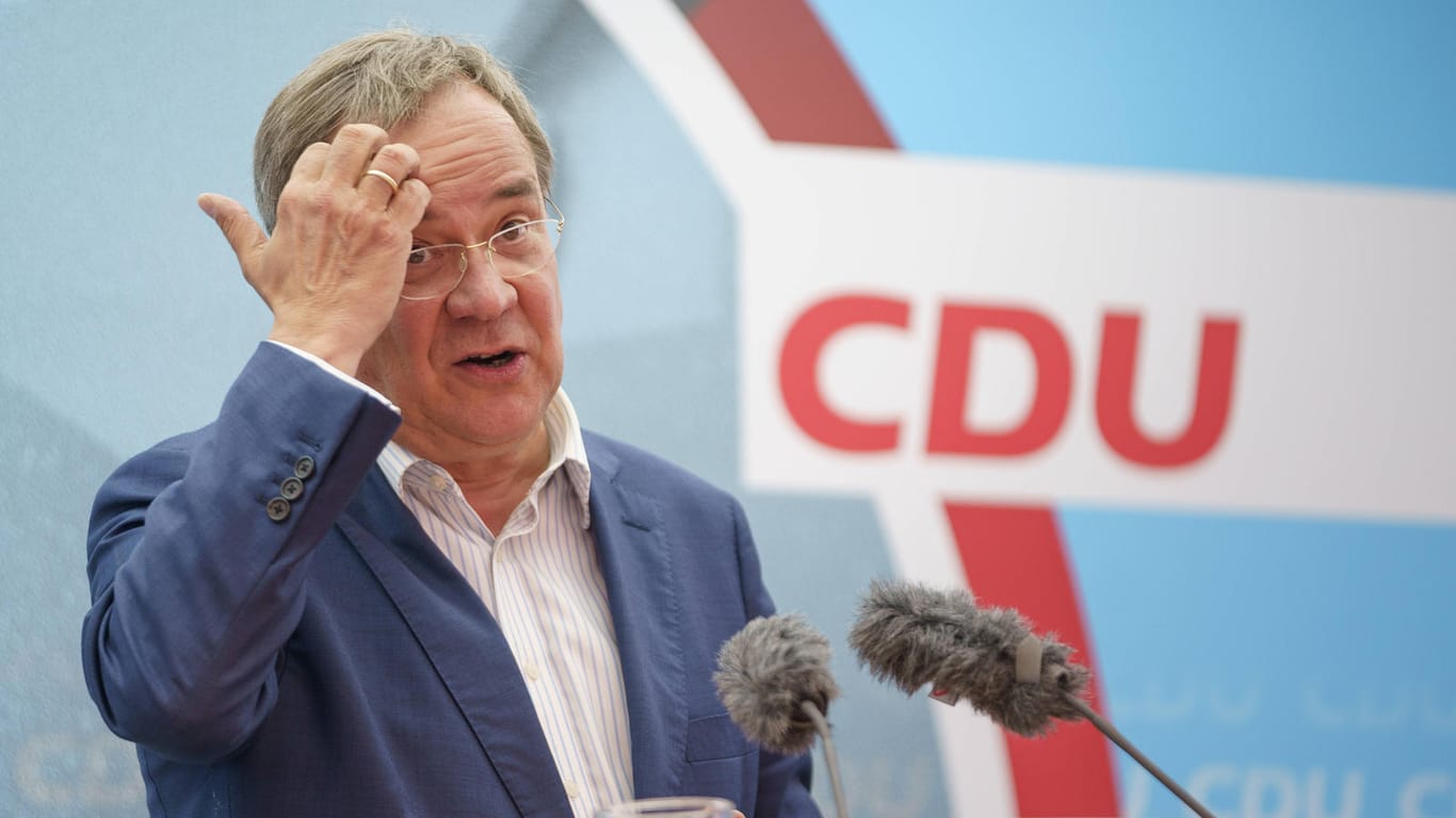 Armin Laschet im Wahlkampf: Gerät die Union ins Wanken?