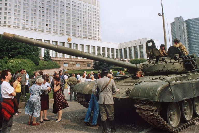 Moskau im August 1991: Viele Bürger der sowjetischen Hauptstadt leisteten den Putschisten Widerstand.