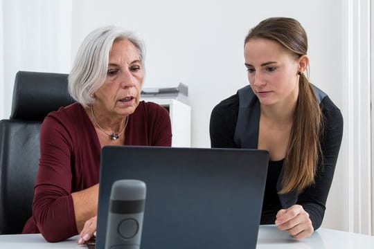 Wer als Azubi gerne bei einem Unternehmen im Ausland Praxisluft schnuppern will, überzeugt den Arbeitgeber am besten mit smarten Argumenten.