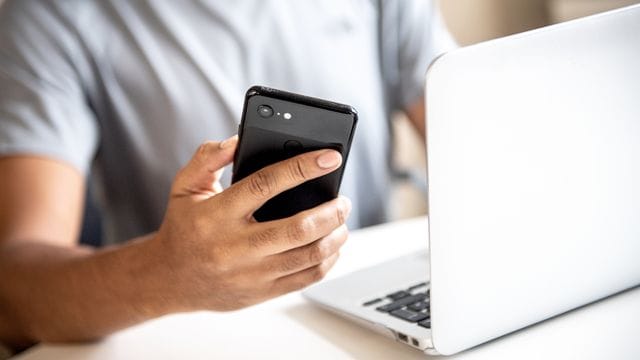 Laptop und Handy Laptop und Handy