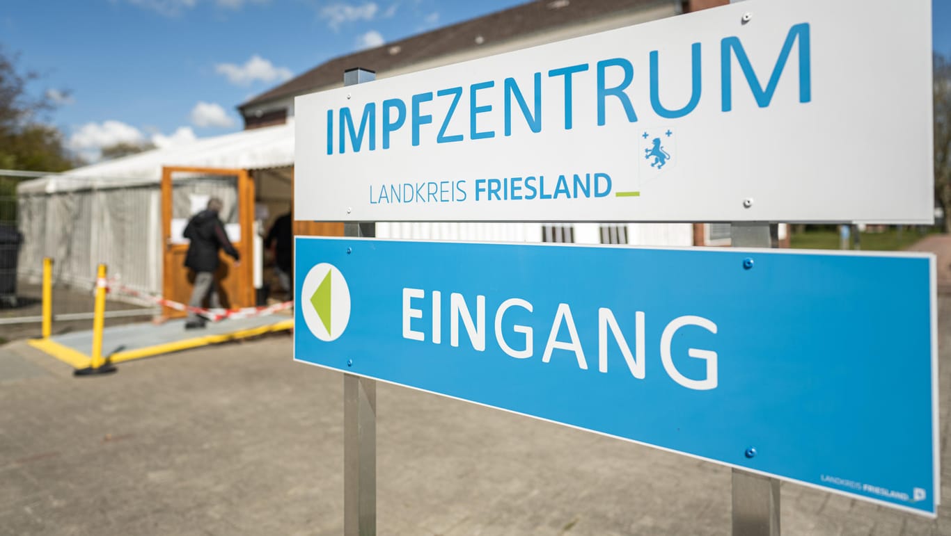 Impfzentrum Landkreis Friesland: Die Krankenschwester gab zunächst an, dass ihr eine Impfstoff-Dosis heruntergefallen sei.